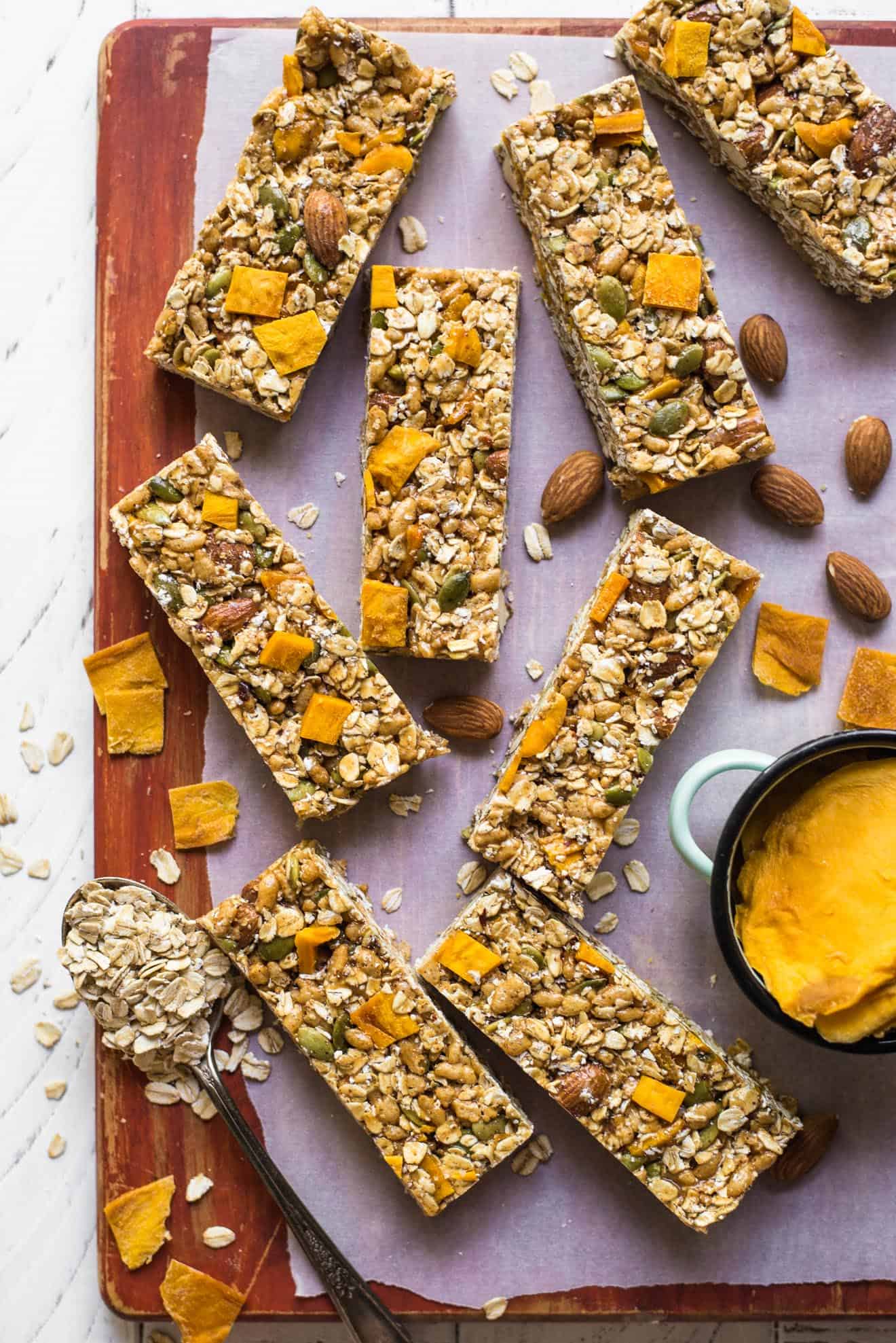 Chili Mango Snack Bars - making granola bars at home is much easier than you think! These healthy snack bars are gluten free!