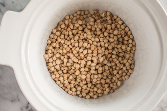 How to Make Slow Cooker Chickpeas | clube.futebolmilionario.com @healthynibs