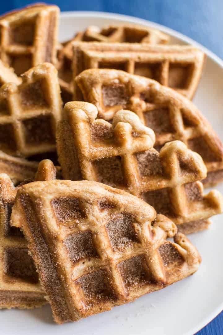 Churro Waffles with Cayenne Whipped Cream - delicious waffles sprinkled generously with cinnamon and sugar, and topped with a homemade cayenne cinnamon whipped cream. Perfect for brunch! | clube.futebolmilionario.com