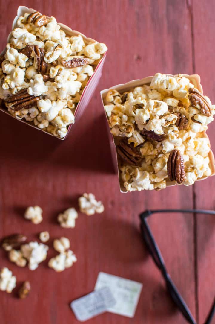 Bourbon Vanilla Paprika Popcorn - a healthy caramel popcorn made with NO REFINED SUGAR and ready in 30 minutes! | clube.futebolmilionario.com