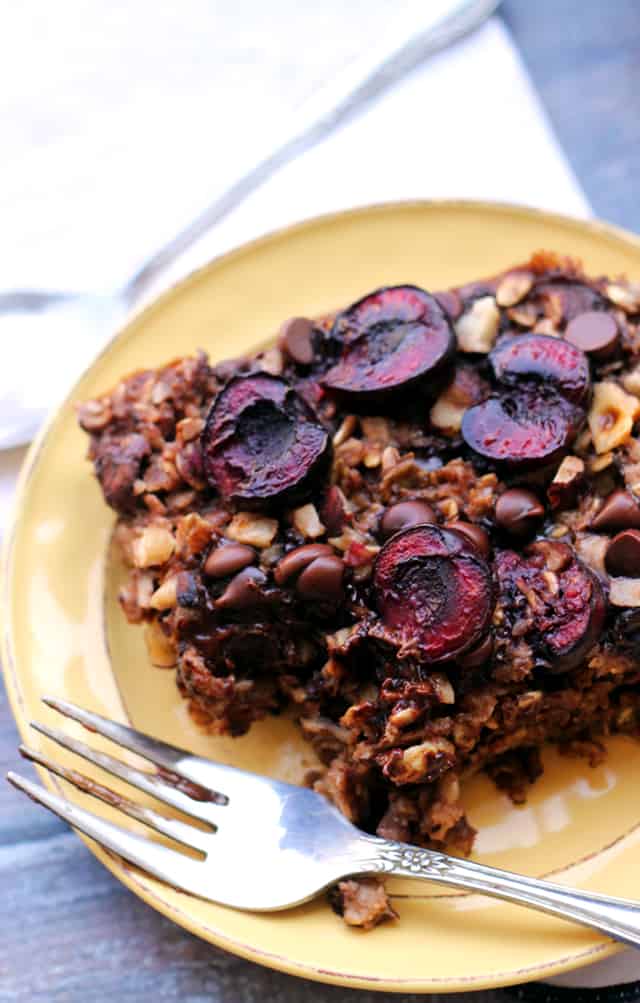 Chocolate Covered Cherry Baked Oatmeal | Eats Well with Others