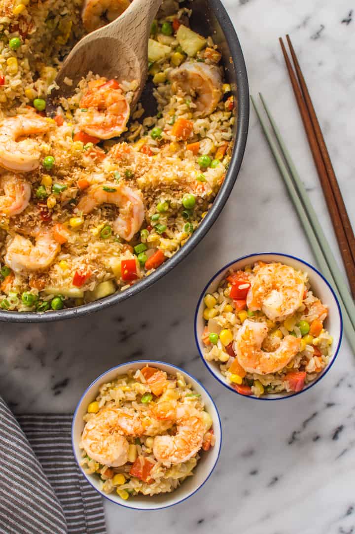 Coconut Pineapple Fried Rice with Shrimp - perfect for parties | clube.futebolmilionario.com 