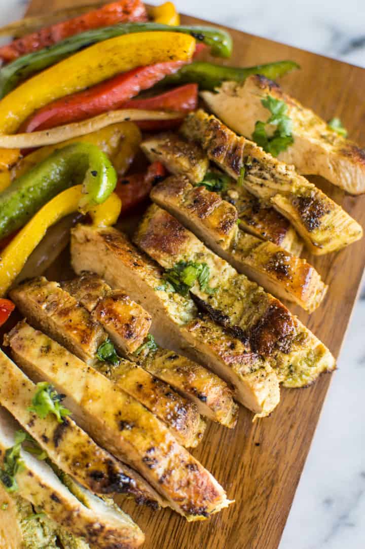 Cilantro Chicken Fajitas with Fried Plantains - a healthy, easy paleo and gluten-free meal that is perfect for weeknights! | clube.futebolmilionario.com