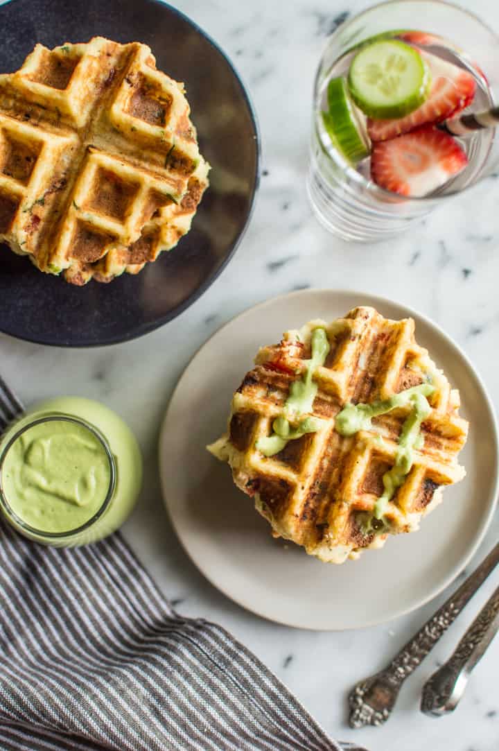 Mashed Potato Waffles - they're packed with flavor and paleo friendly! Perfect for breakfast! | clube.futebolmilionario.com