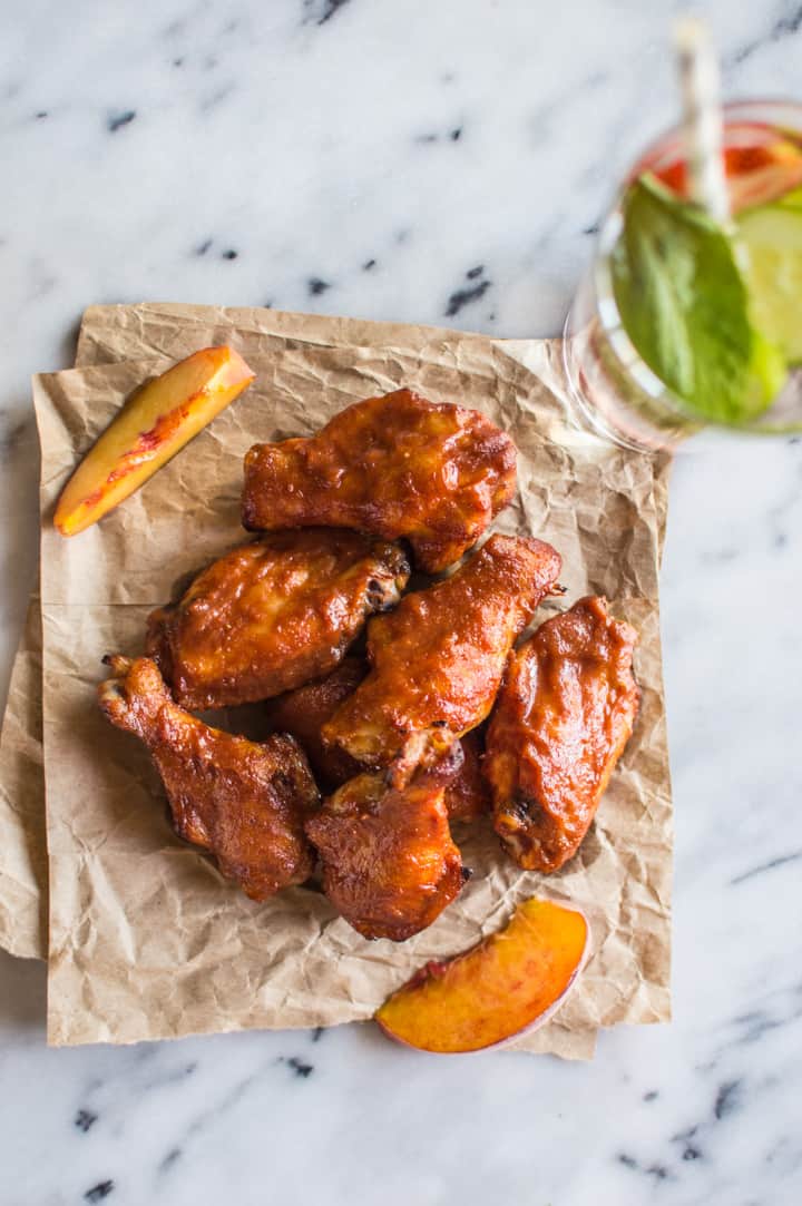 Baked Peach BBQ Chicken Wings - naturally sweetened with peaches and apple cider ONLY! paleo, gluten-free | clube.futebolmilionario.com