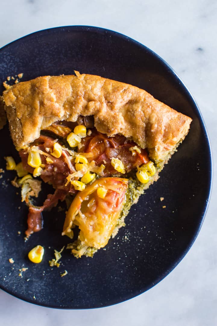 Gluten-Free Heirloom Tomato Galette with Kale Pesto - a delicious savory galette with a flaky gluten-free crust! | clube.futebolmilionario.com