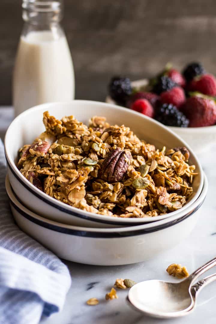 Easy Ginger Spiced Granola with Ancient Grains - this healthy, gluten-free granola is so easy to make at home, you won't want to buy store bought granola again! | clube.futebolmilionario.com