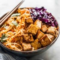 30-Minute Coconut Curry Stir Fry Noodles with Glazed Tofu - easy weeknight gluten free and vegan meal! by Lisa Lin of clube.futebolmilionario.com