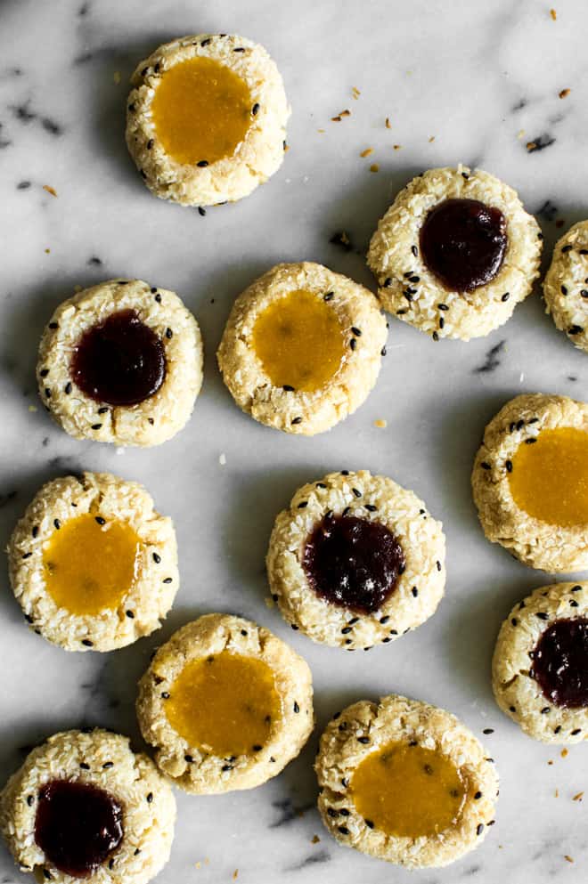 Easy Gluten-Free Thumbprint Cookies Recipe - made with less than 10 ingredients! by Lisa Lin of clube.futebolmilionario.com