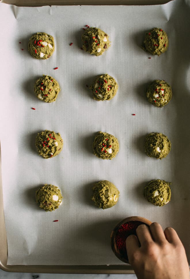 Easy Gluten Free Matcha Cookies with White Chocolate and Pecans by Lisa Lin of clube.futebolmilionario.com