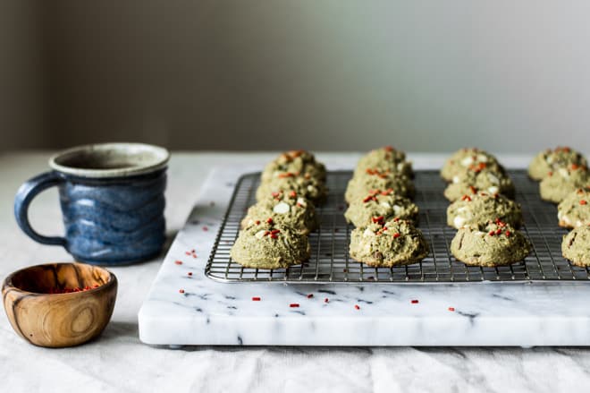 Easy Gluten Free Matcha Cookies with White Chocolate and Pecans by Lisa Lin of clube.futebolmilionario.com