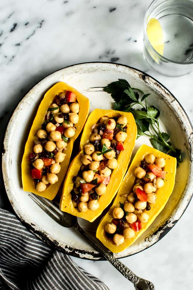 Mediterranean Chickpea Salad Stuffed Squash - an easy gluten free and weeknight meal from Lisa Lin of clube.futebolmilionario.com