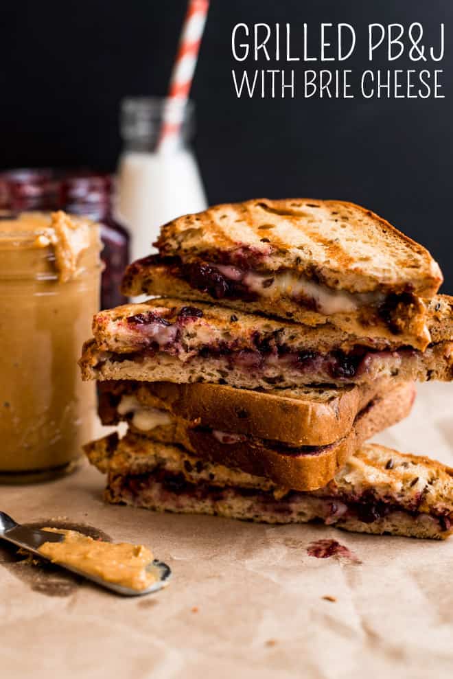 Grilled Peanut Butter and Jelly Sandwich with Brie Cheese - this is the ULTIMATE comfort food! Ready with just 5 ingredients! by Lisa Lin of clube.futebolmilionario.com