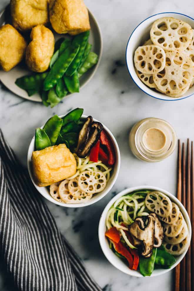 Zucchini Noodle (Zoodles) Bowl with Peanut Coconut Sauce - this dreamy vegan and gluten-free bowl is ready in 30 minutes! by Lisa Lin of clube.futebolmilionario.com