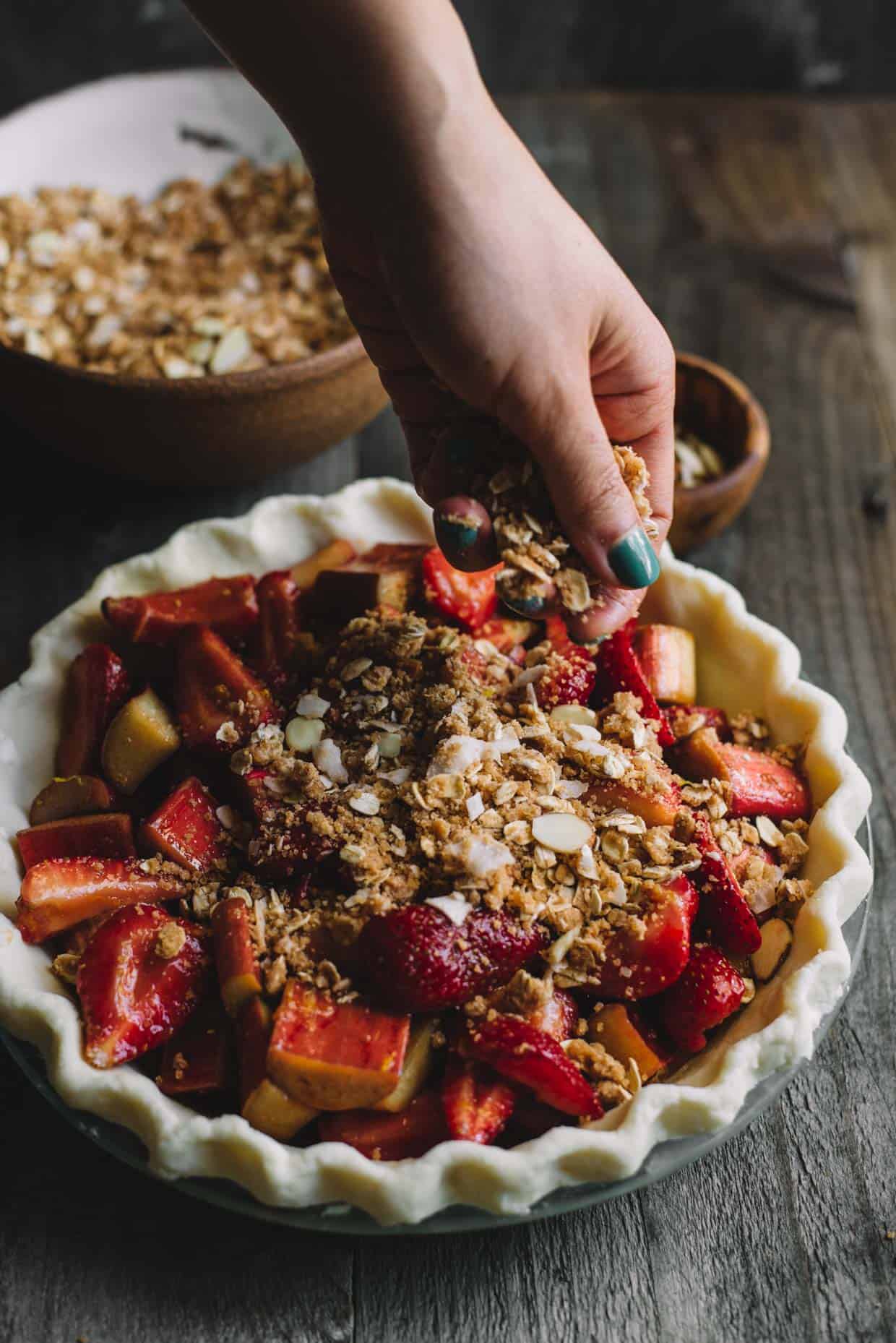Gluten-Free Strawberry Rhubarb Pie with Crumb Topping - delicious spring pie by @healthynibs