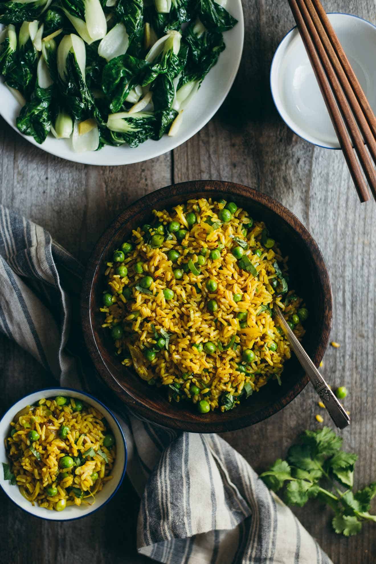Burmese Fried Rice - a quick and healthy vegan fried rice with shallots, peas, and turmeric! #VEGAN