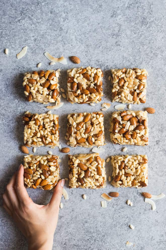 No-Bake Almond Coconut Crispy Rice Bars - these healthy crispy rice bars are perfect as a gluten free snack! 7 ingredients only! by @healthynibs
