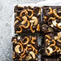 Gluten-Free Brownies - gluten-free brownies topped with salted pretzels, cashews and chocolate chips! by @healthynibs