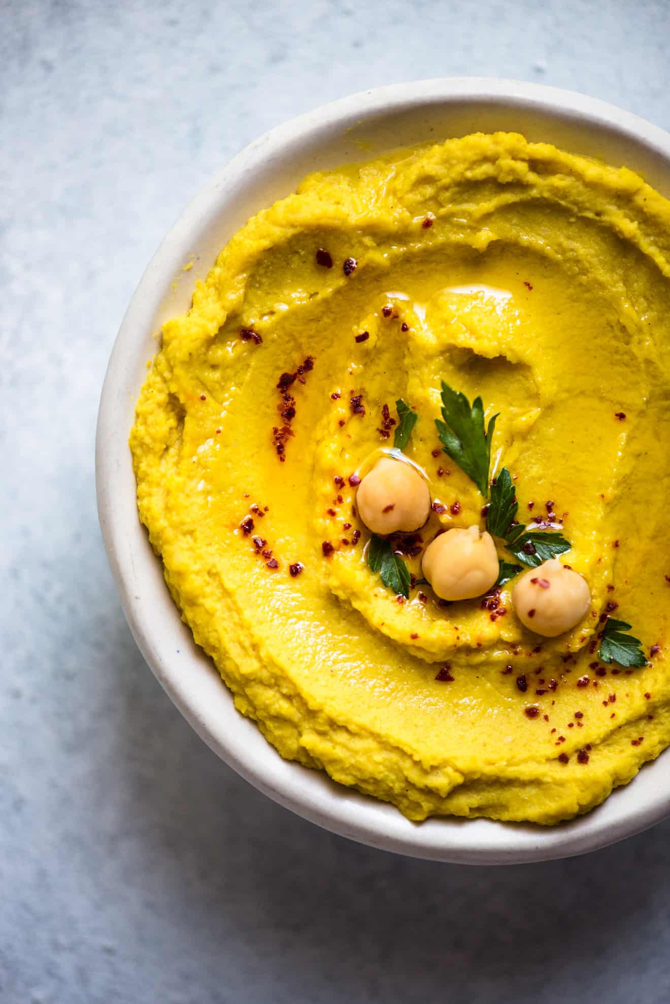 GOLDEN Turmeric Hummus - an easy and healthy vegan hummus that is great as a snack!