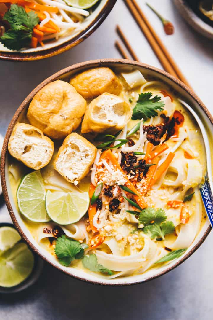 30-Minute Coconut Curry Noodles - a delicious, comforting bowl of noodles that is vegetarian and gluten free!